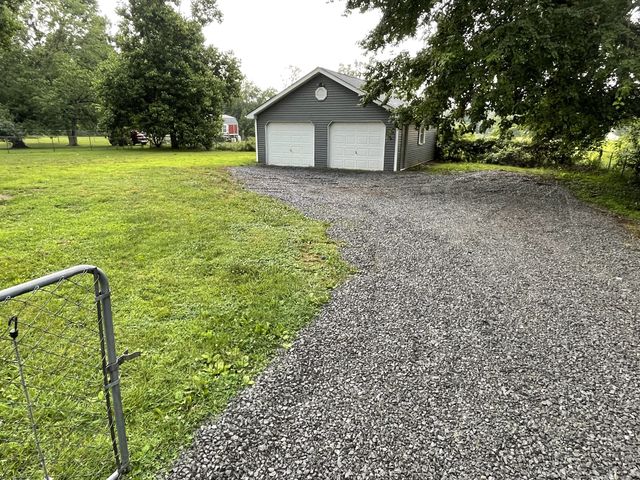 641 Airport Rd, Portland, TN 37148