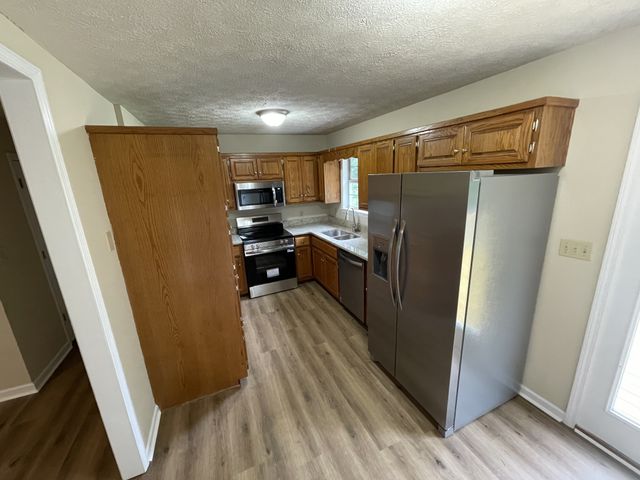 641 Airport Rd, Portland, TN 37148