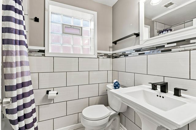 9010 S Parnell Avenue, Chicago, IL 60620