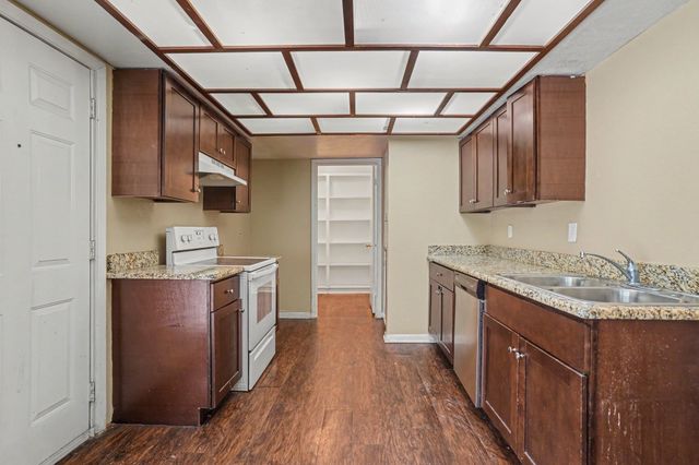 1414 Finley Road, Irving, TX 75062