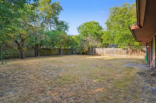 1414 Finley Road, Irving, TX 75062