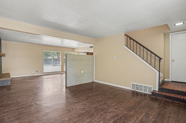 1414 Finley Road, Irving, TX 75062