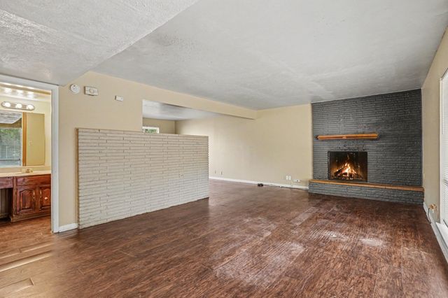 1414 Finley Road, Irving, TX 75062