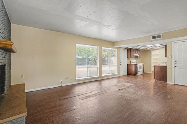 1414 Finley Road, Irving, TX 75062
