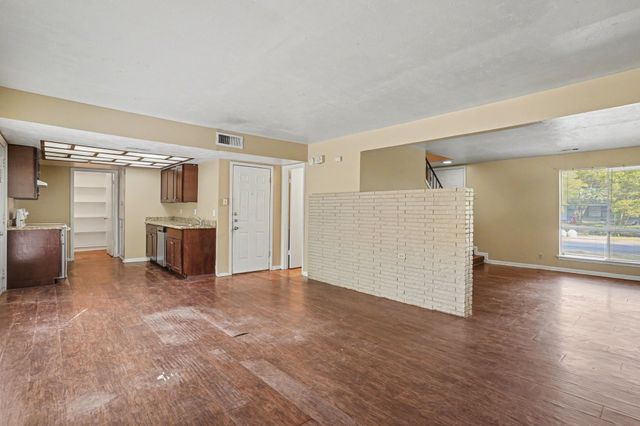 1414 Finley Road, Irving, TX 75062