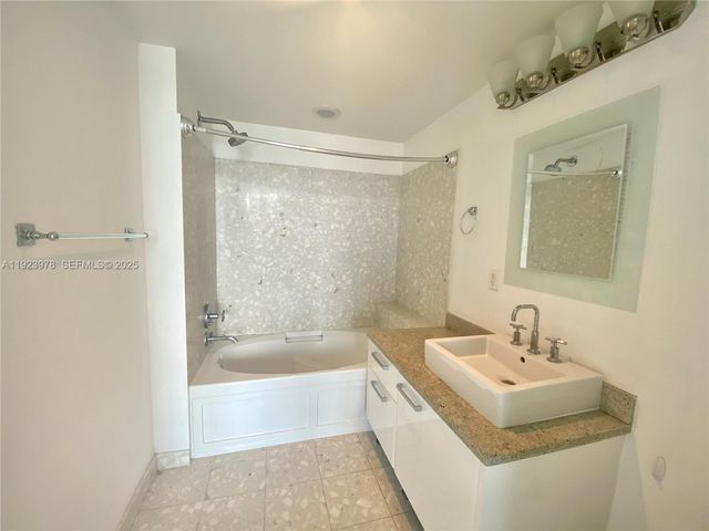 185 SW 7th St 3607, Miami, FL 33130