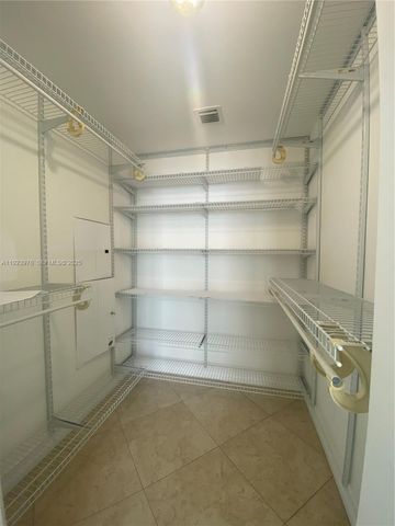 185 SW 7th St 3607, Miami, FL 33130