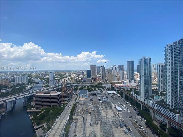 185 SW 7th St 3607, Miami, FL 33130