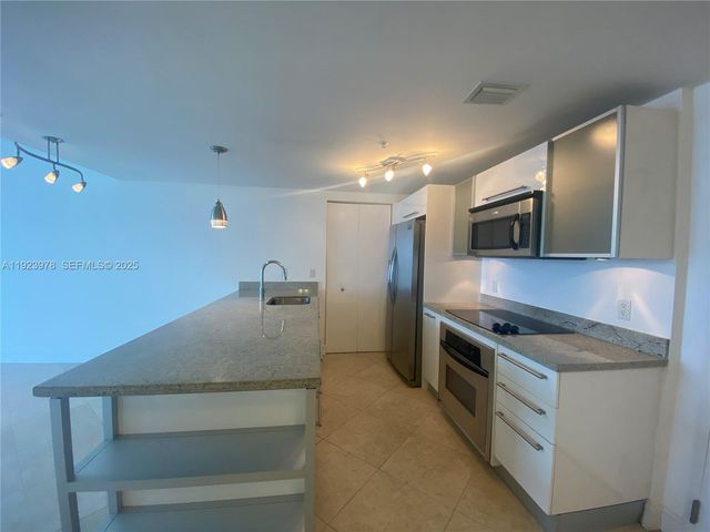 185 SW 7th St 3607, Miami, FL 33130