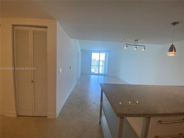 185 SW 7th St 3607, Miami, FL 33130