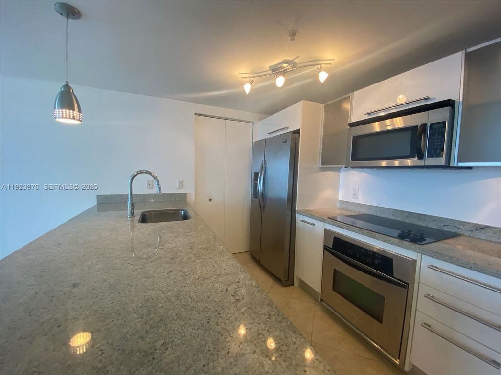 185 SW 7th St 3607, Miami, FL 33130