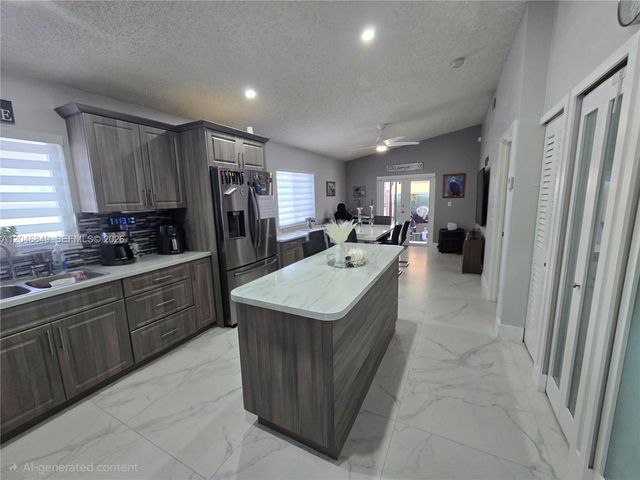 2727 W 70th St, Hialeah, FL 33016