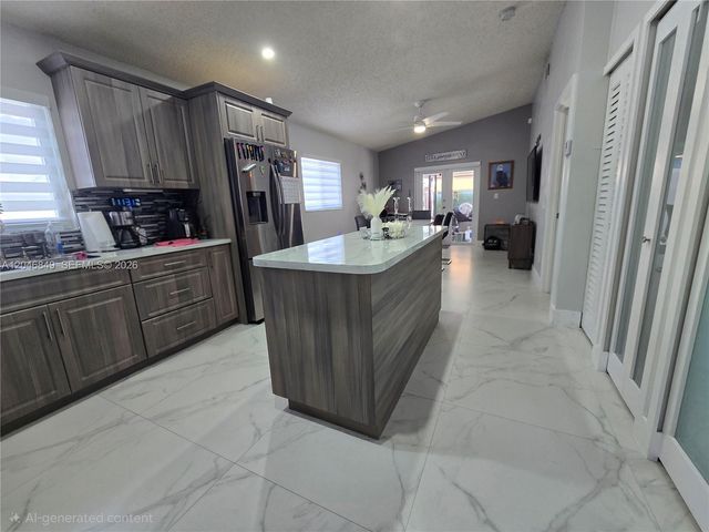 2727 W 70th St, Hialeah, FL 33016