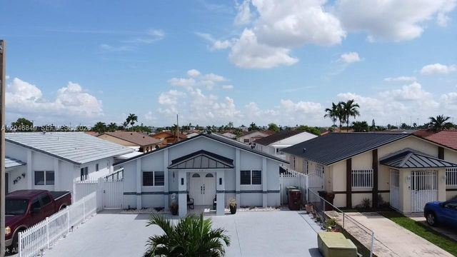 2727 W 70th St, Hialeah, FL 33016