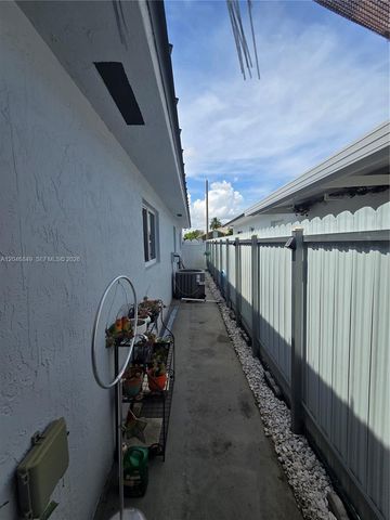 2727 W 70th St, Hialeah, FL 33016