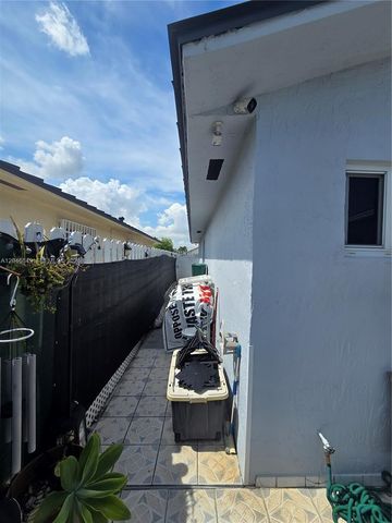 2727 W 70th St, Hialeah, FL 33016
