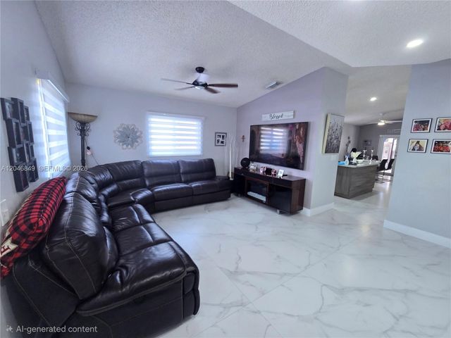 2727 W 70th St, Hialeah, FL 33016