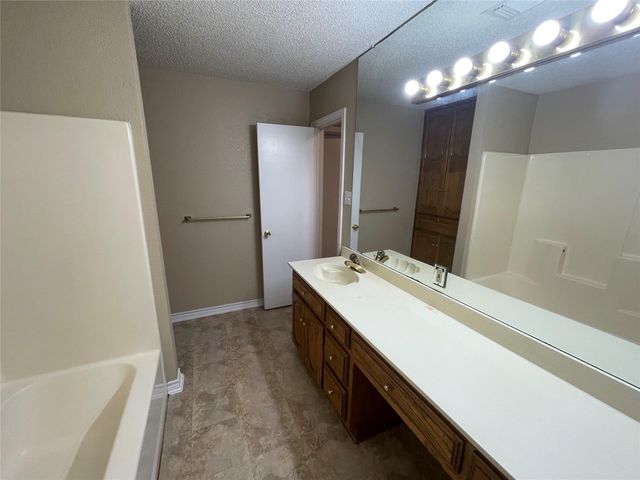 407 Hillcroft Circle, Duncanville, TX 75137