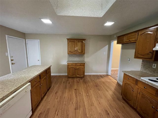407 Hillcroft Circle, Duncanville, TX 75137