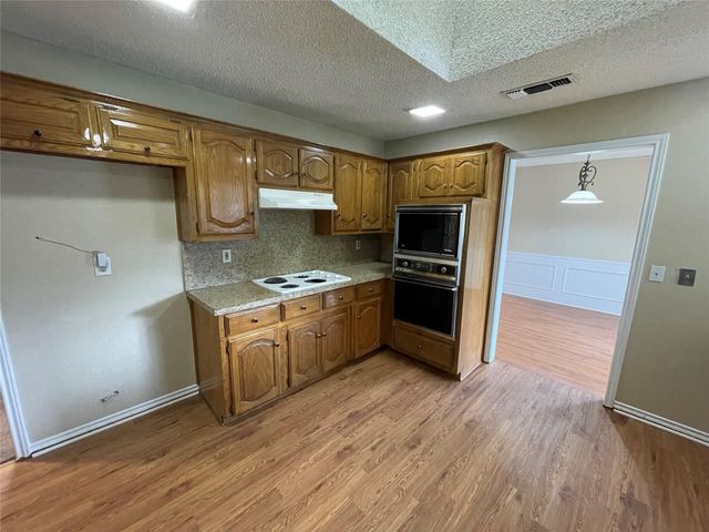 407 Hillcroft Circle, Duncanville, TX 75137
