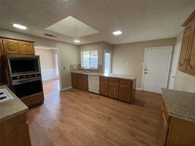 407 Hillcroft Circle, Duncanville, TX 75137