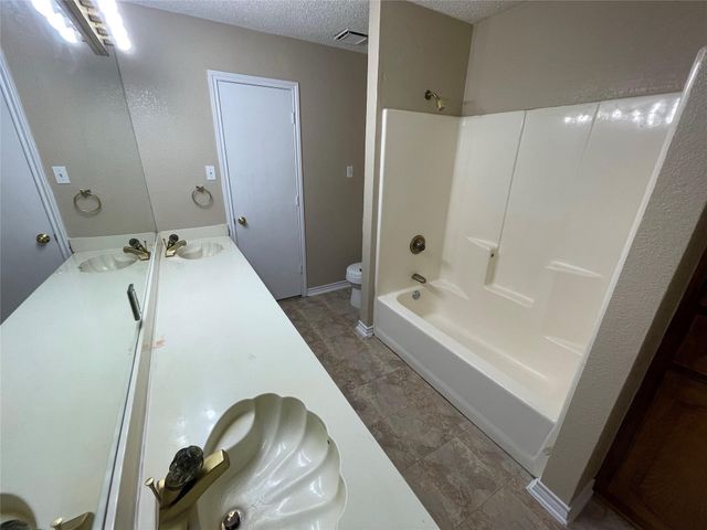 407 Hillcroft Circle, Duncanville, TX 75137