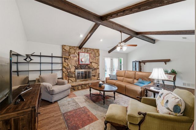 414 Ridgewood Drive, Desoto, TX 75115
