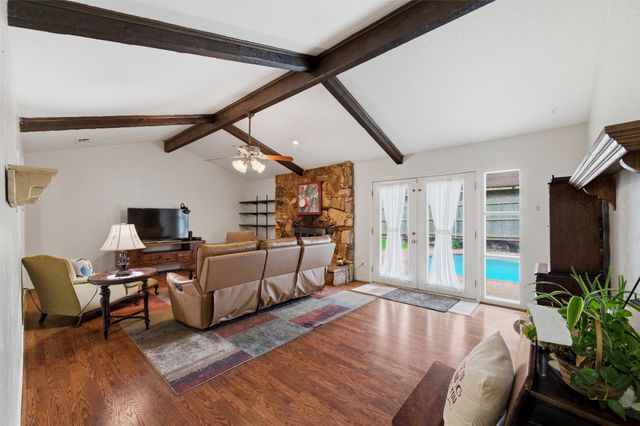 414 Ridgewood Drive, Desoto, TX 75115
