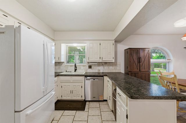 414 Ridgewood Drive, Desoto, TX 75115