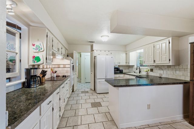 414 Ridgewood Drive, Desoto, TX 75115
