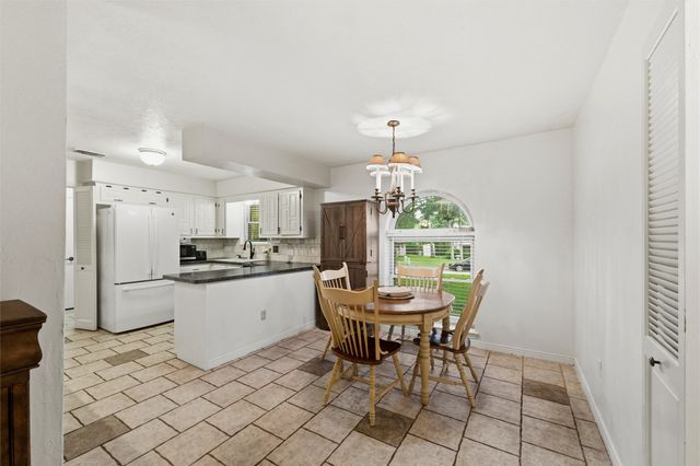 414 Ridgewood Drive, Desoto, TX 75115