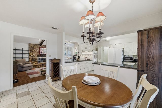 414 Ridgewood Drive, Desoto, TX 75115