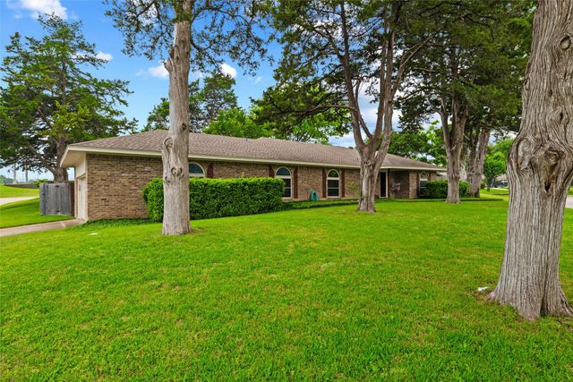 414 Ridgewood Drive, Desoto, TX 75115