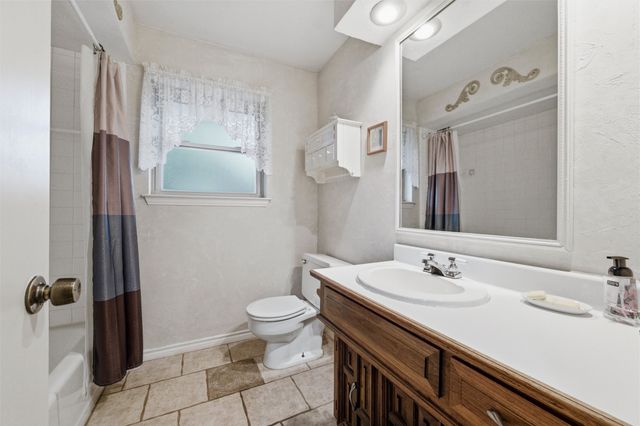 414 Ridgewood Drive, Desoto, TX 75115