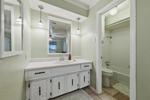 414 Ridgewood Drive, Desoto, TX 75115