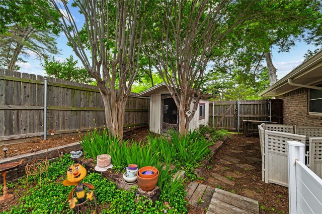 414 Ridgewood Drive, Desoto, TX 75115