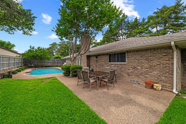 414 Ridgewood Drive, Desoto, TX 75115
