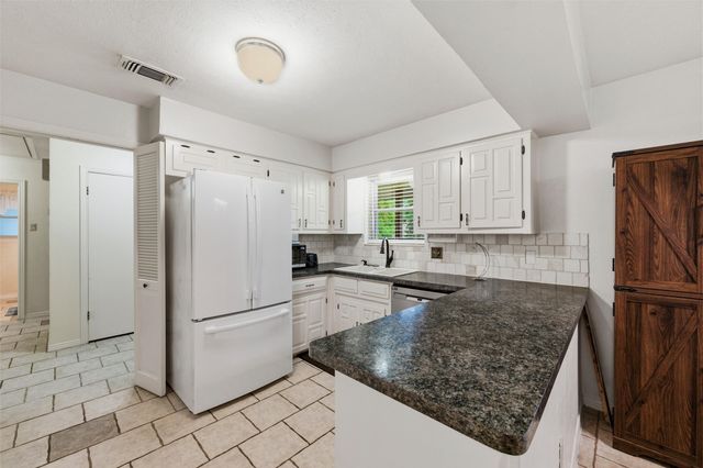 414 Ridgewood Drive, Desoto, TX 75115