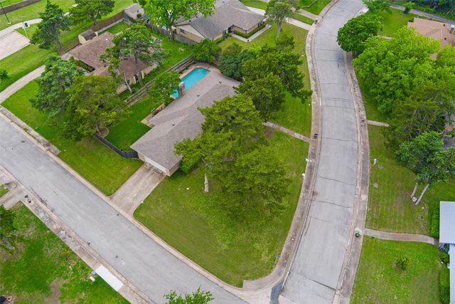 414 Ridgewood Drive, Desoto, TX 75115