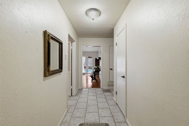 414 Ridgewood Drive, Desoto, TX 75115