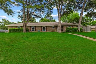 414 Ridgewood Drive, Desoto, TX 75115