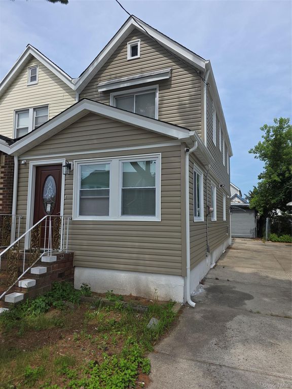 11807 202nd Street, Saint Albans, NY 11412