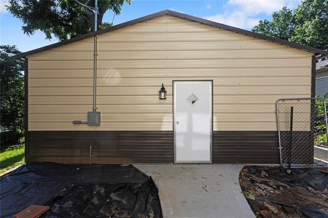 528 N White Avenue, Kansas City, MO 64123