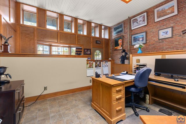 110 W 5th ST, Holton, KS 66436