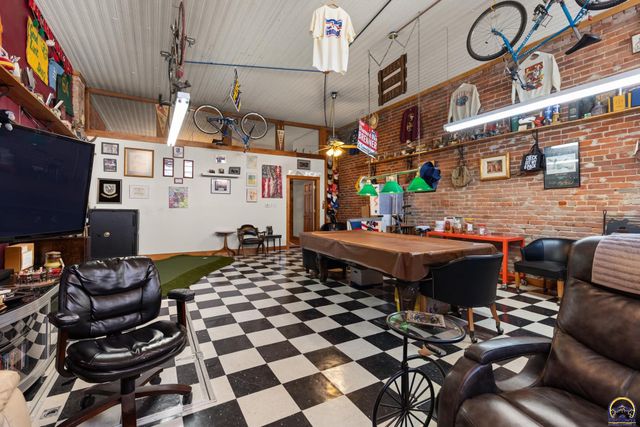 110 W 5th ST, Holton, KS 66436