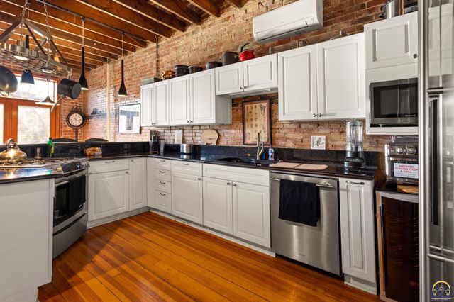 110 W 5th ST, Holton, KS 66436