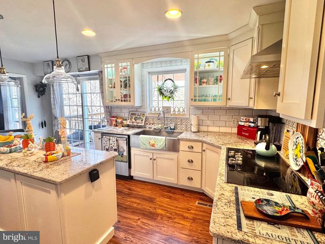 381 BENYOU LN, New Cumberland, PA 17070