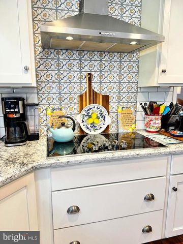 381 BENYOU LN, New Cumberland, PA 17070