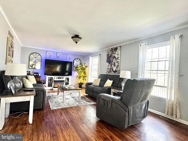 381 BENYOU LN, New Cumberland, PA 17070