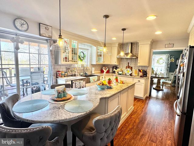 381 BENYOU LN, New Cumberland, PA 17070